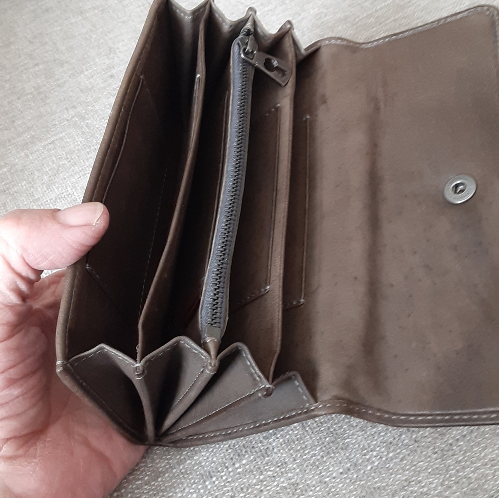 Benheart Brown Leather Snap Wallet - Picture 5 of 11
